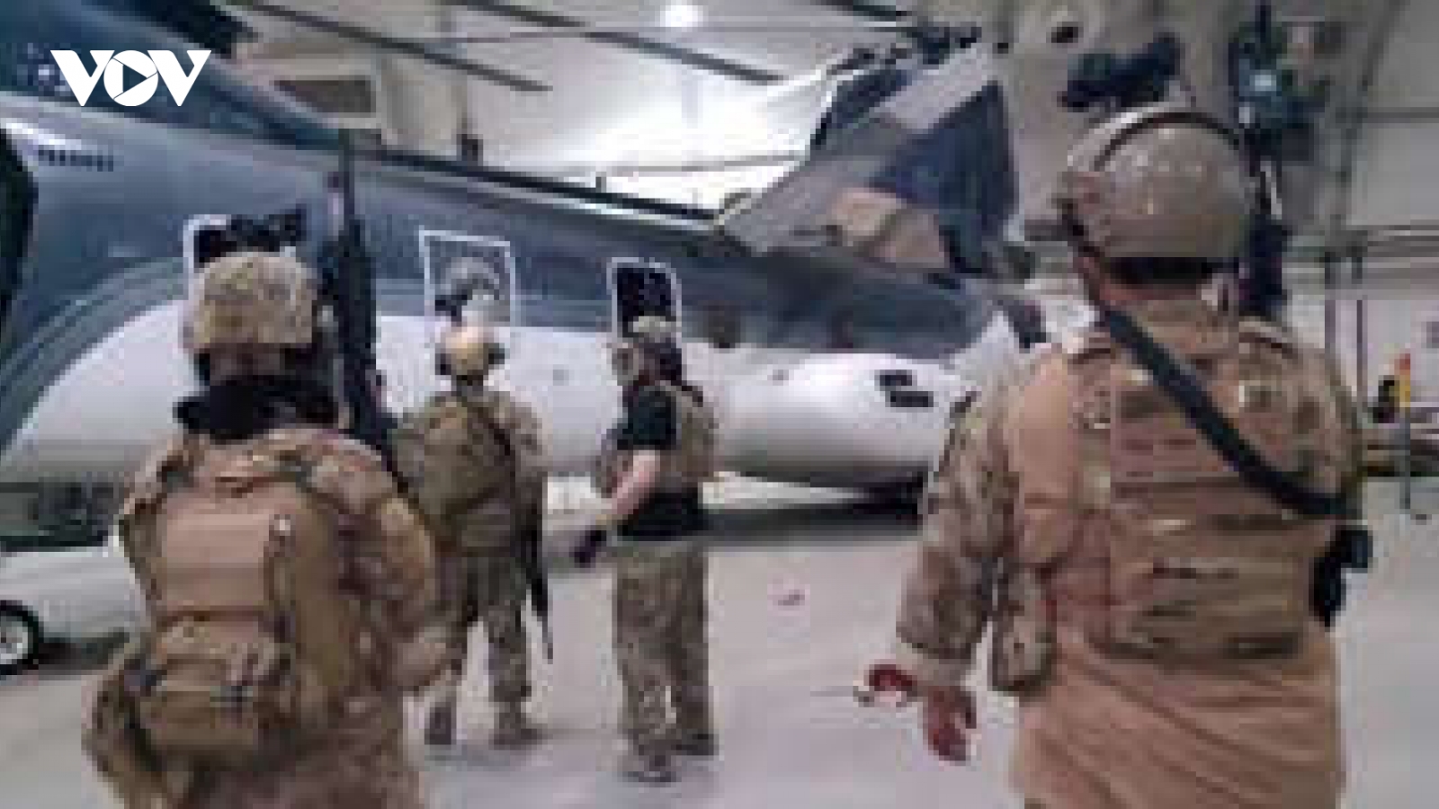 Taliban kiểm soát sân bay Kabul, thu giữ trực thăng Chinook ngay khi Mỹ rút đi