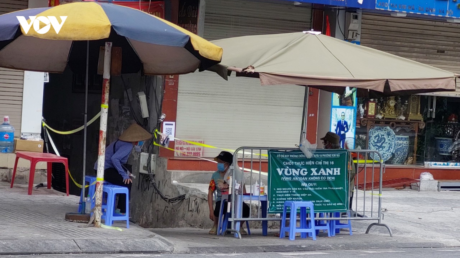 Nhiều chốt ở Hà Nội “thả lỏng”, không kiểm soát người qua lại