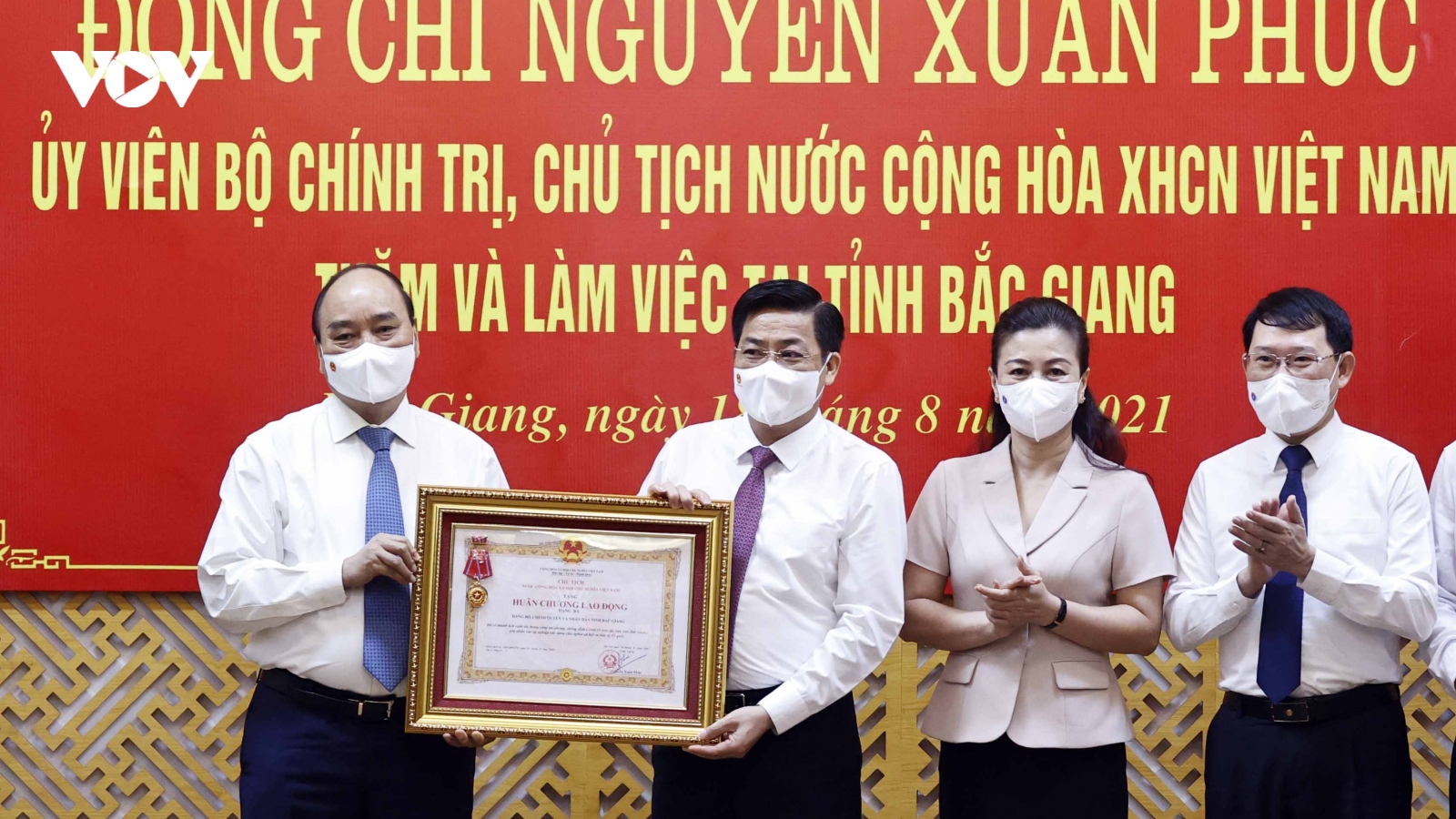 Chủ tịch nước trao Huân chương Lao động hạng Ba cho Bắc Giang vì thành tích chống dịch