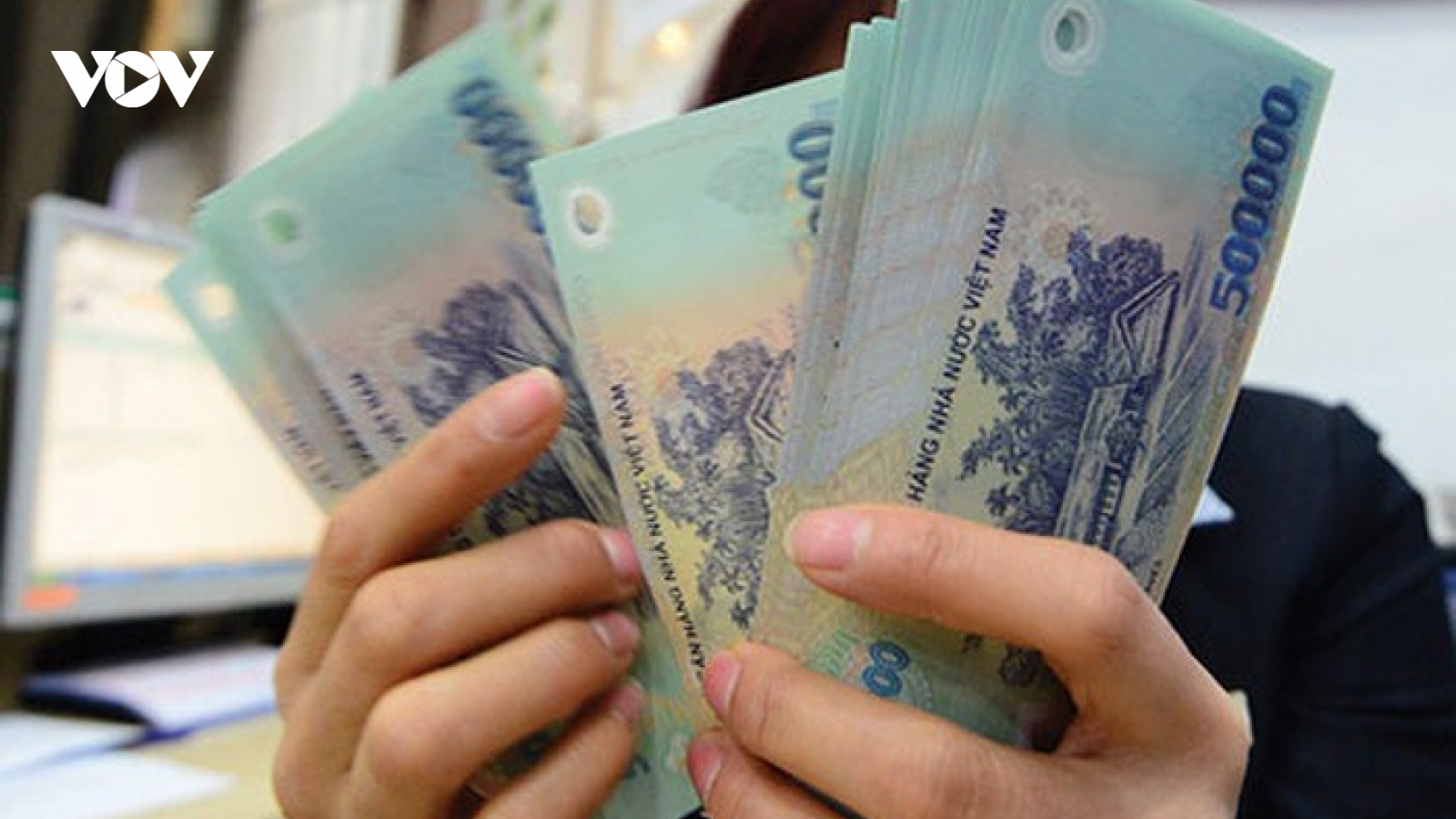 Công chức, viên chức sẽ không được nhận tiền bồi dưỡng, chi ngoài lương