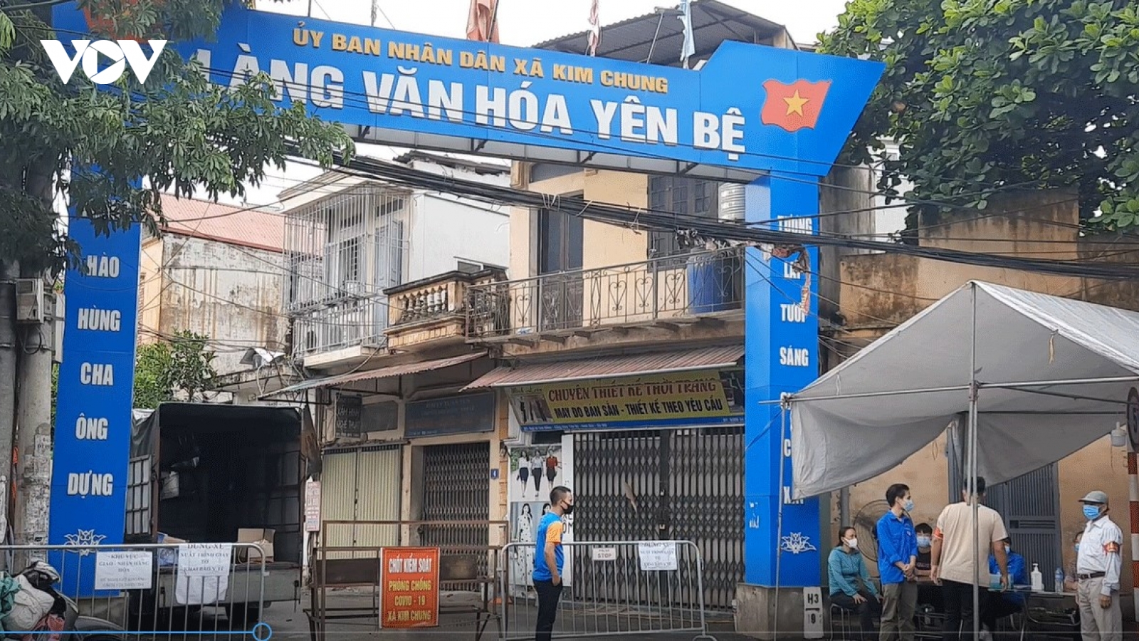 Ngoại thành Hà Nội căng mình trực chốt kiểm soát dịch bệnh
