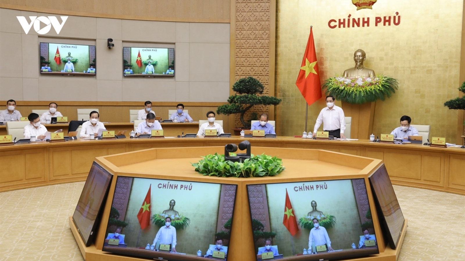 Quốc hội trao cho Chính phủ quyền gì để ứng phó với dịch bệnh cấp bách?