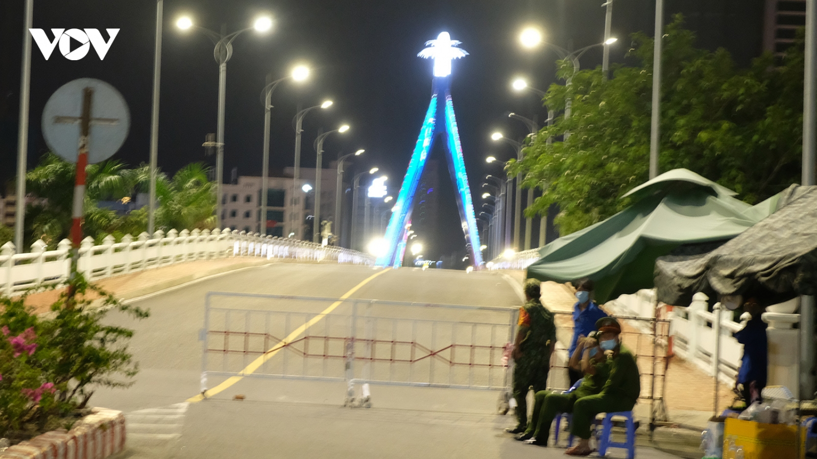Đường phố Đà Nẵng vắng vẻ trước giờ chuẩn bị tạm dừng mọi hoạt động