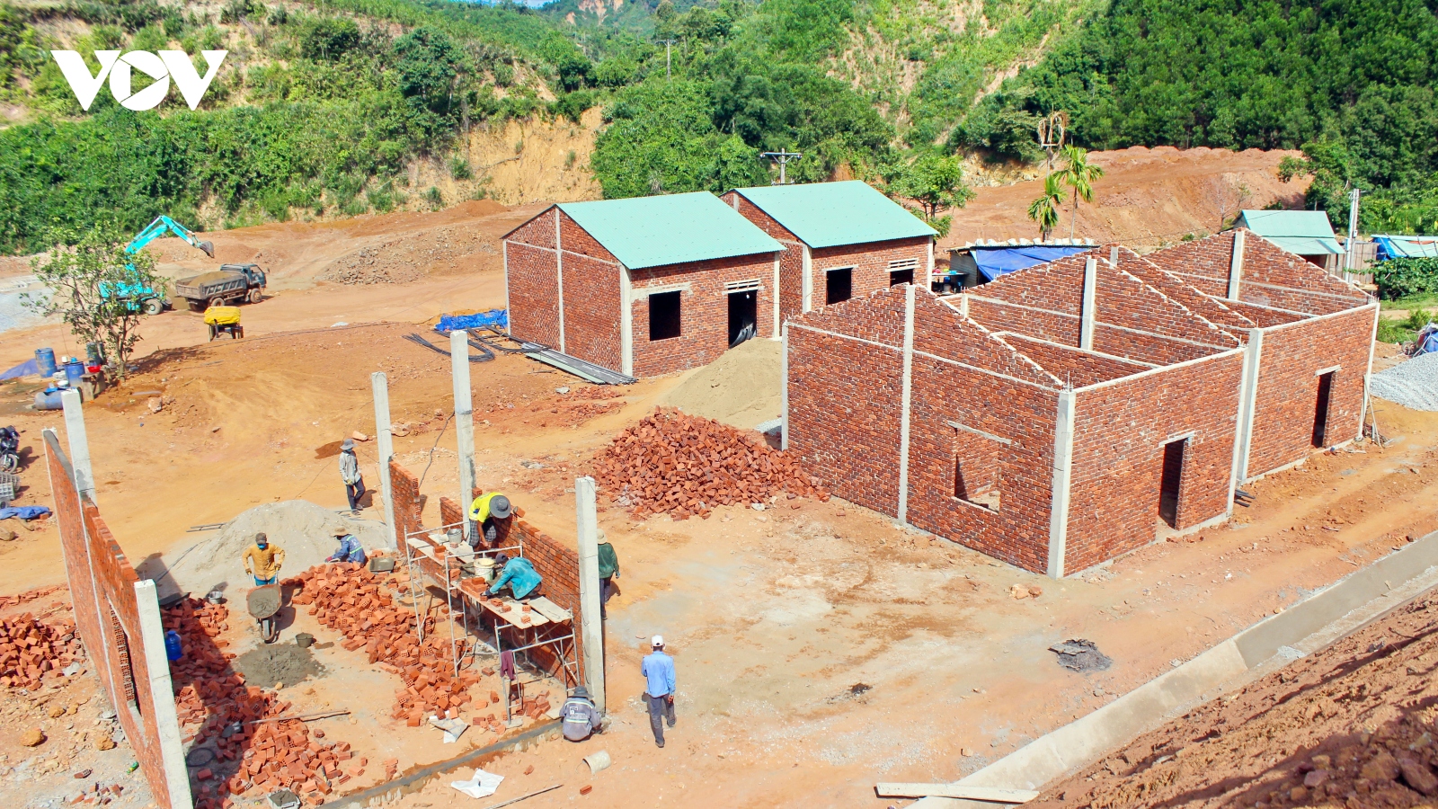 Quảng Nam khẩn trương hoàn thành nhà ở cho người dân vùng sạt lở núi