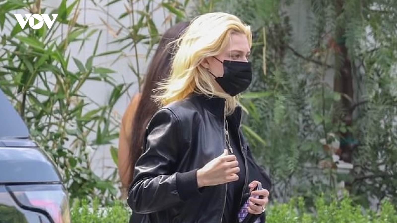 Diễn viên Nicola Peltz ăn trưa cùng chồng sắp cưới Brooklyn Beckham