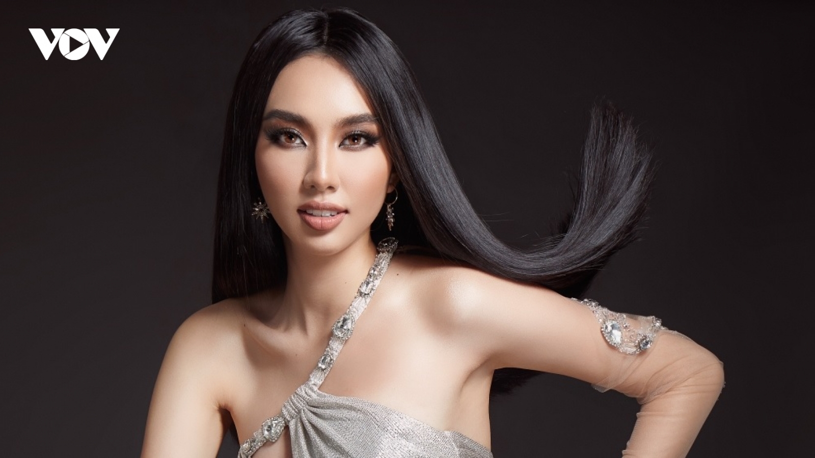 Nguyễn Thúc Thùy Tiên hỗ trợ máy trợ thở và 5 tấn gạo cho người lao động nghèo