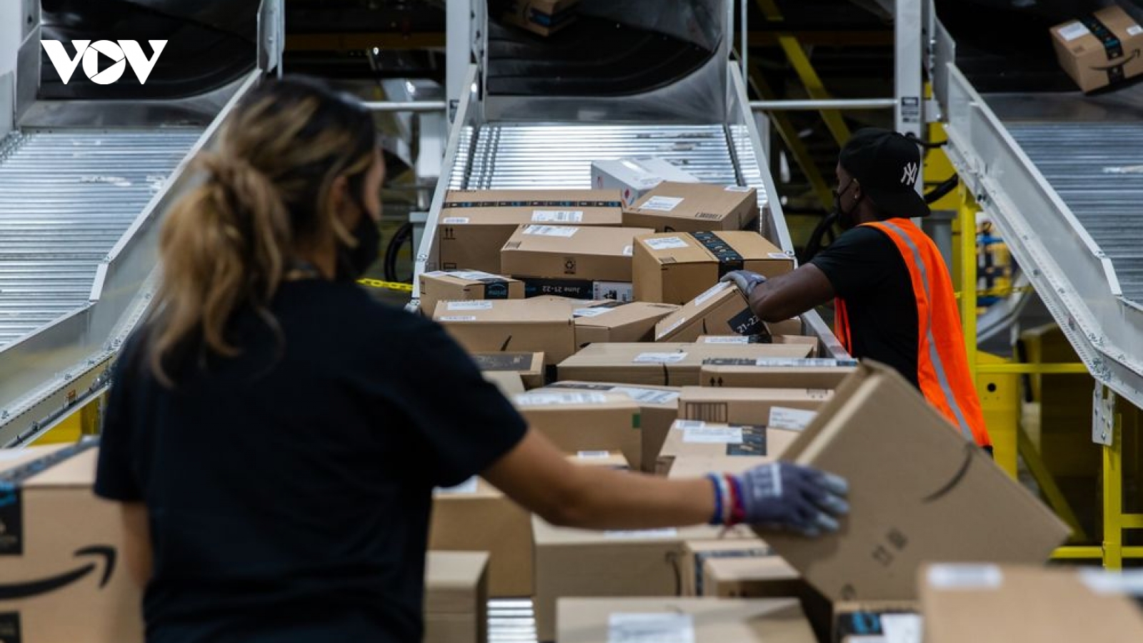 Amazon thưởng cho nhân viên tuyến đầu nếu tiêm vaccine phòng Covid-19