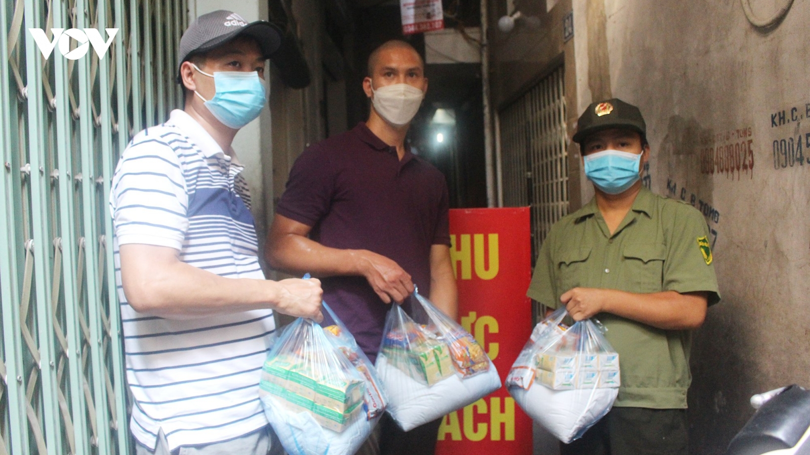 Người lao động, sinh viên nghèo không “cô đơn” trong đại dịch