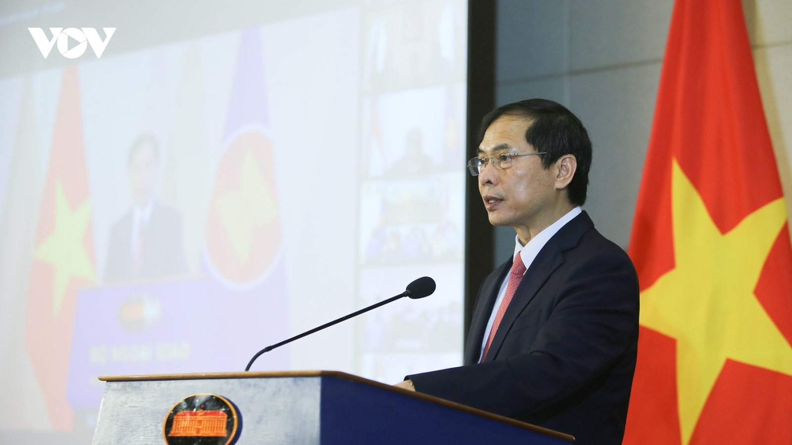 Lễ chào cờ kỷ niệm 54 năm thành lập ASEAN và Ngày Gia đình ASEAN