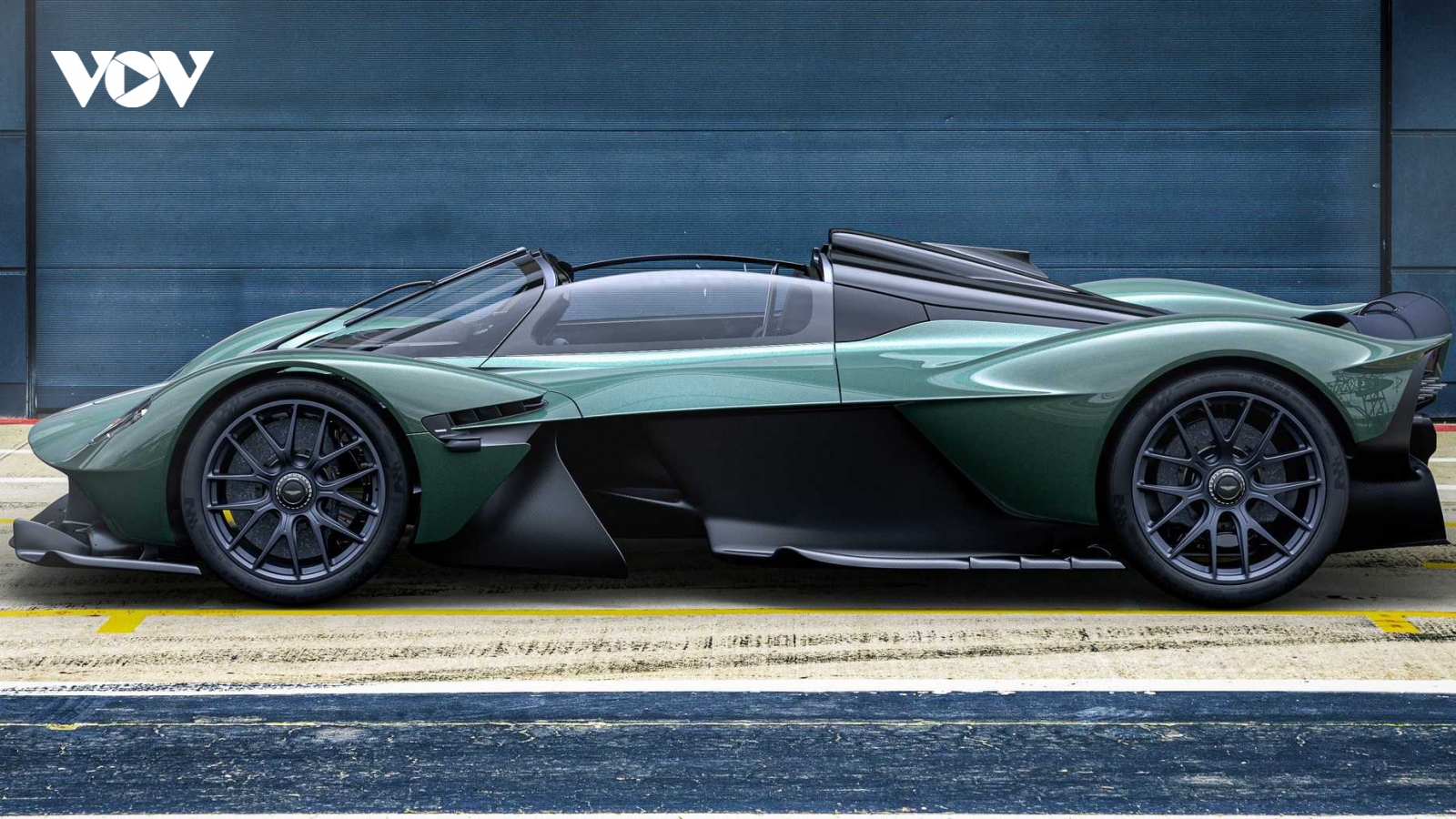 Aston Martin ra mắt siêu phẩm mui trần Valkyrie Spider