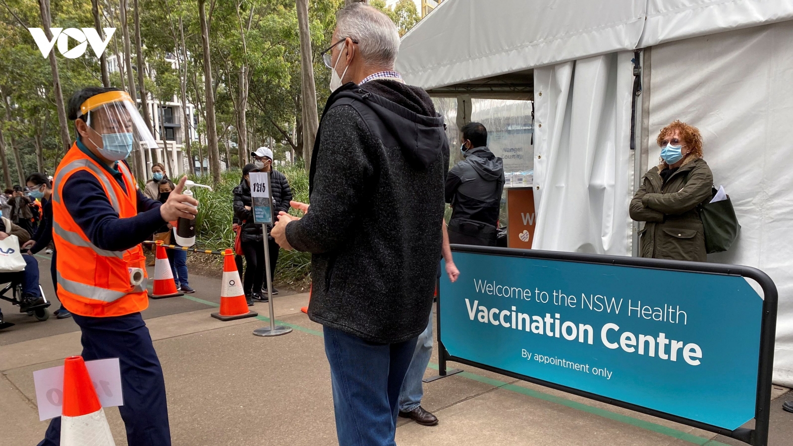 Chuyên gia Australia tư vấn cách sử dụng vaccine để ứng phó hiệu quả với biến thể Delta