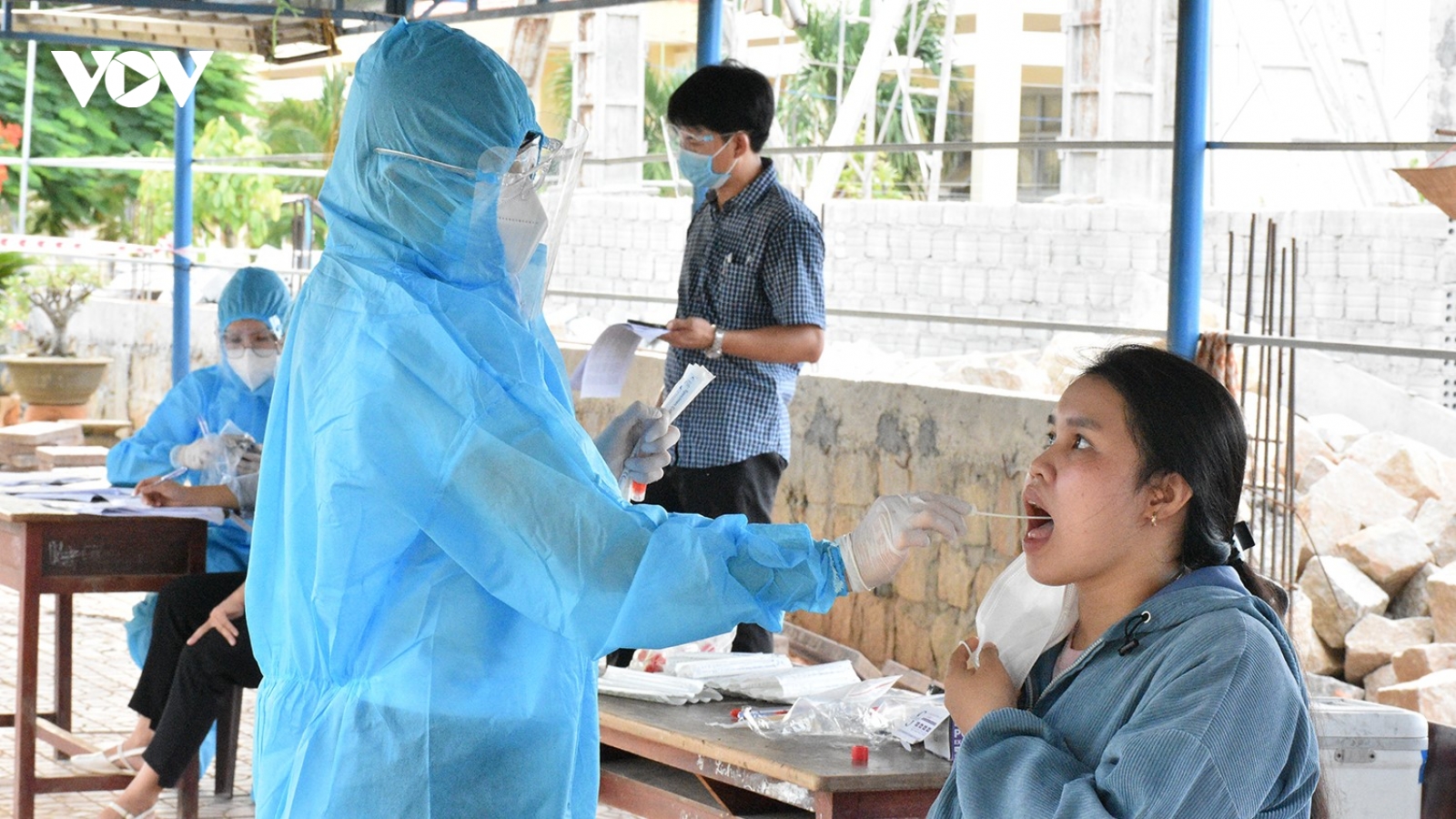 Từ trưa 3/8, cán bộ y tế Bình Định dừng làm việc ngoài giờ tại phòng khám tư nhân