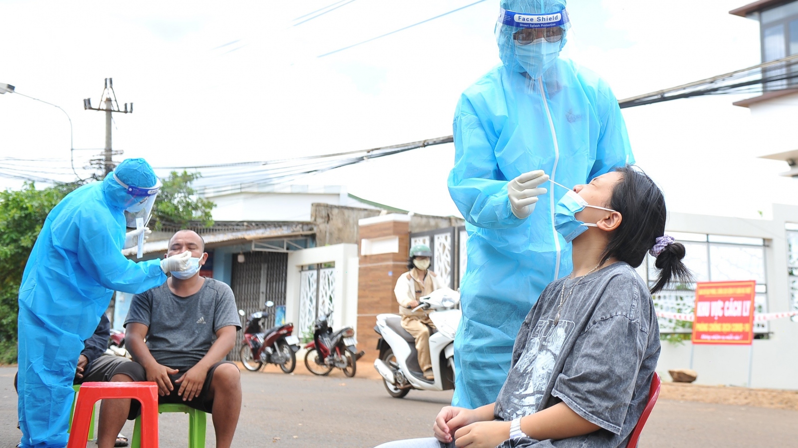 Nhiều ca cộng đồng, Đắk Lắk lên phương án test nhanh cho người dân Buôn Ma Thuột