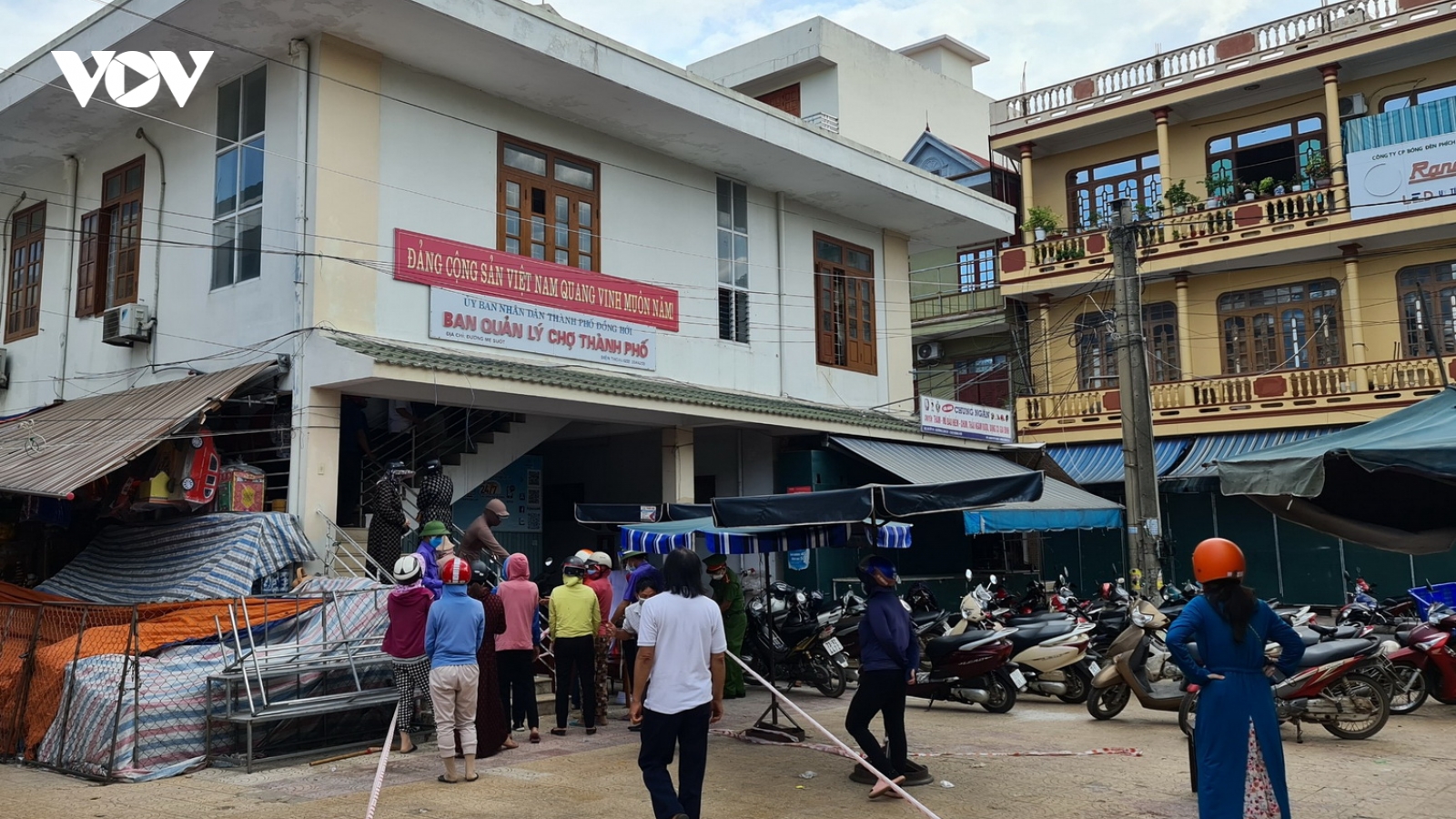 Quảng Bình xét nghiệm nhanh cho 1.300 tiểu thương tại chợ Đồng Hới
