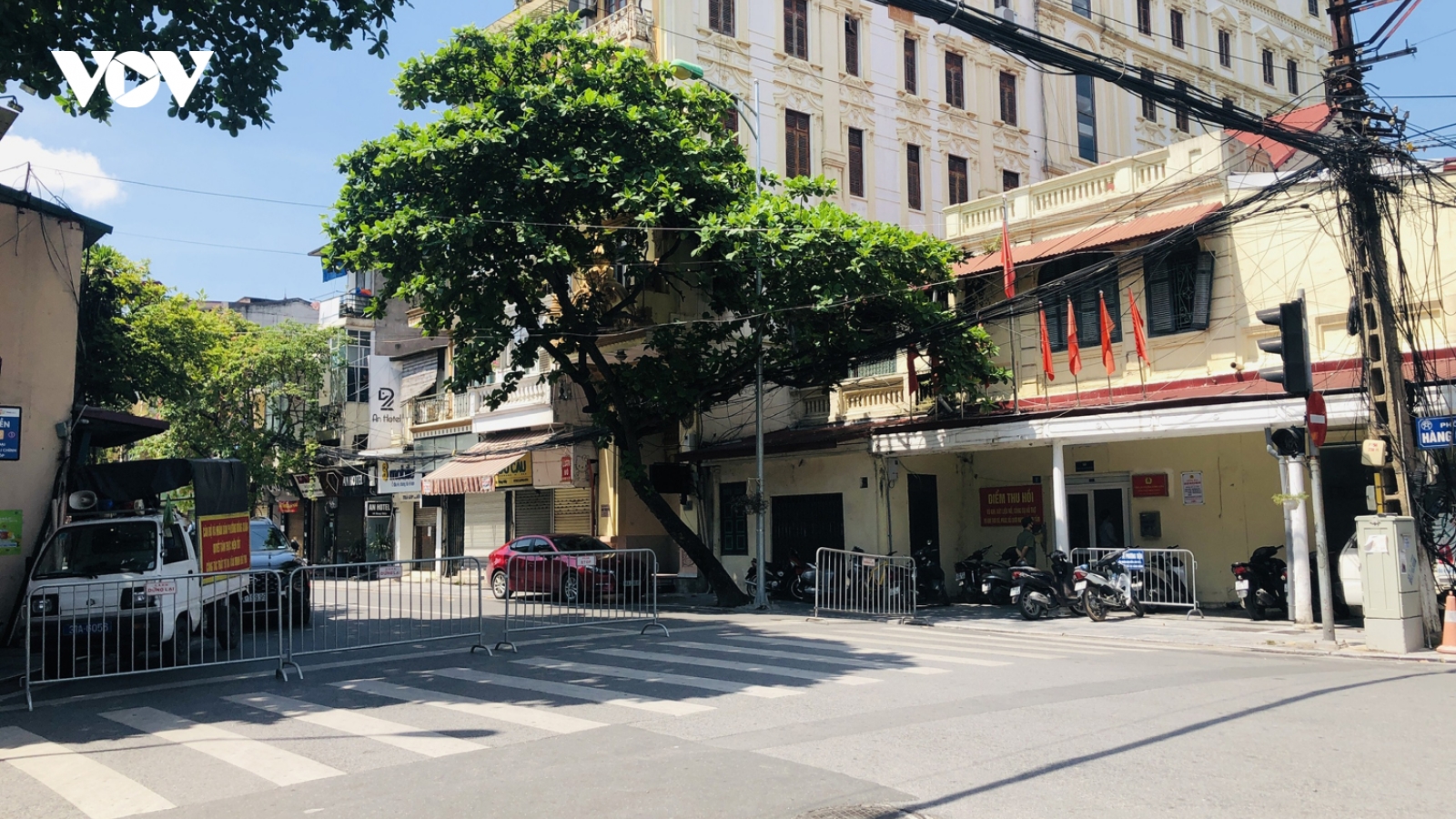 Hà Nội yêu cầu các cơ quan, đơn vị chỉ bố trí cán bộ trực và xử lý tài liệu mật