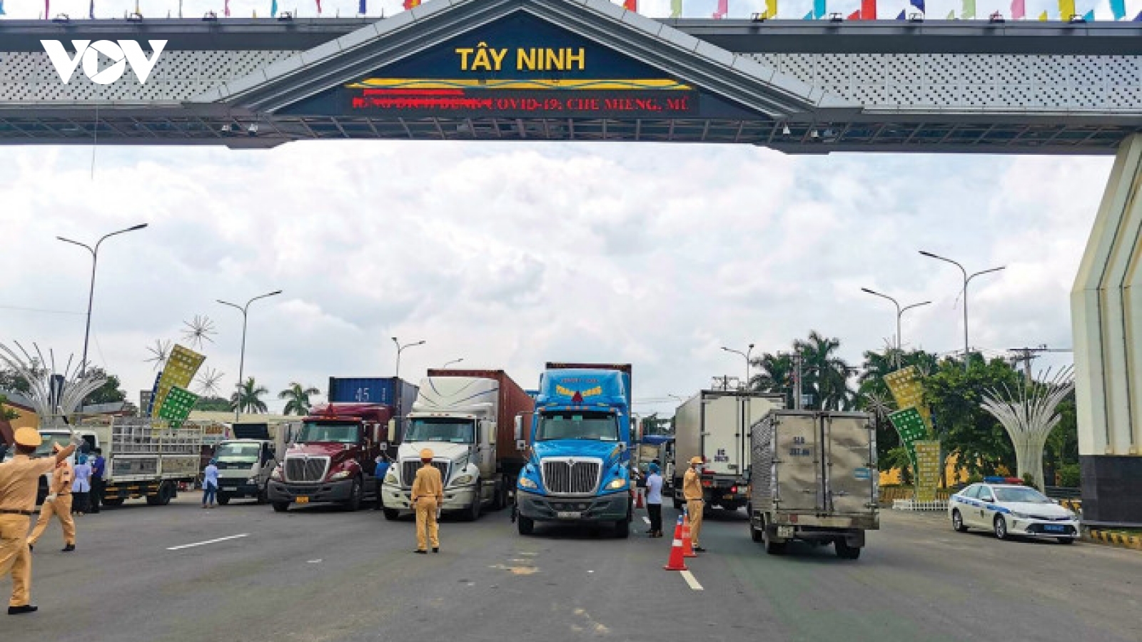 Xe “luồng xanh” chở hàng lậu, chở người trái phép - Hiểm họa lây lan dịch cần ngăn chặn