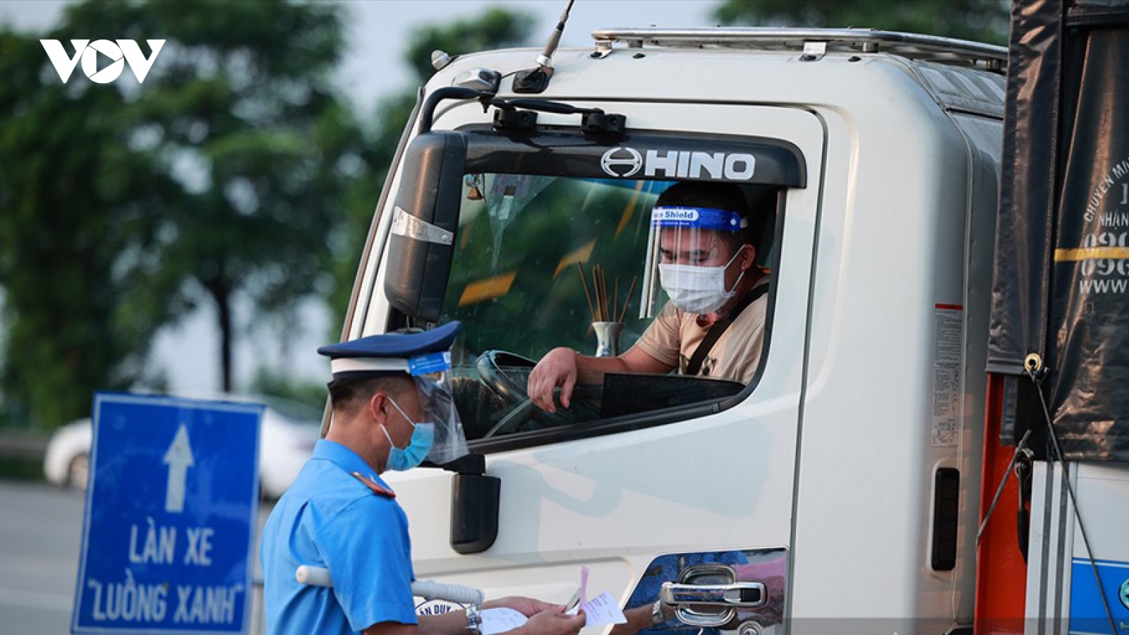 Bộ GTVT yêu cầu lập và công bố “đường dây nóng” gỡ khó vận tải hàng hóa