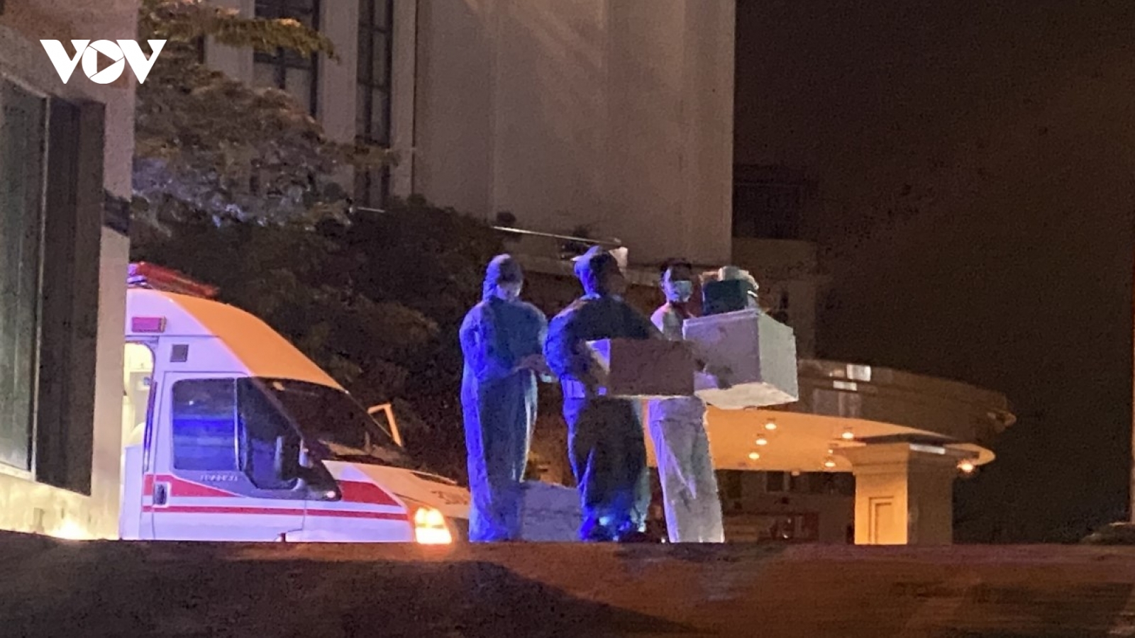 Đặt phòng xét nghiệm Covid-19 trong “vùng xanh” liệu có an toàn cho cư dân?