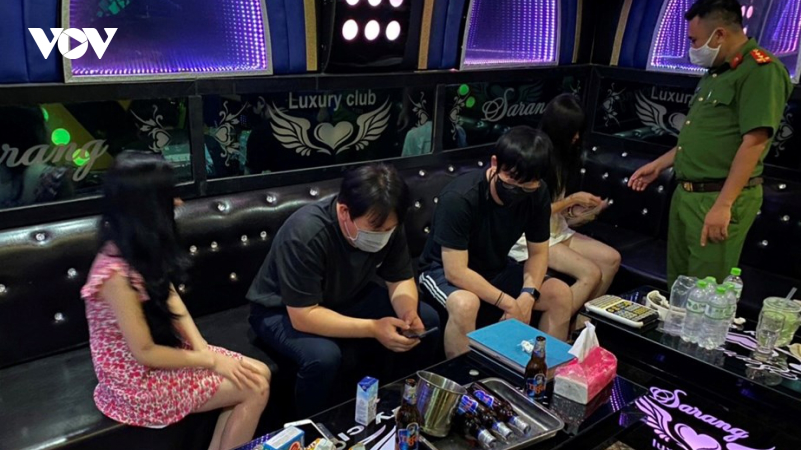 Hải Phòng thu hồi giấy phép kinh doanh nhiều quán karaoke vi phạm quy định chống dịch