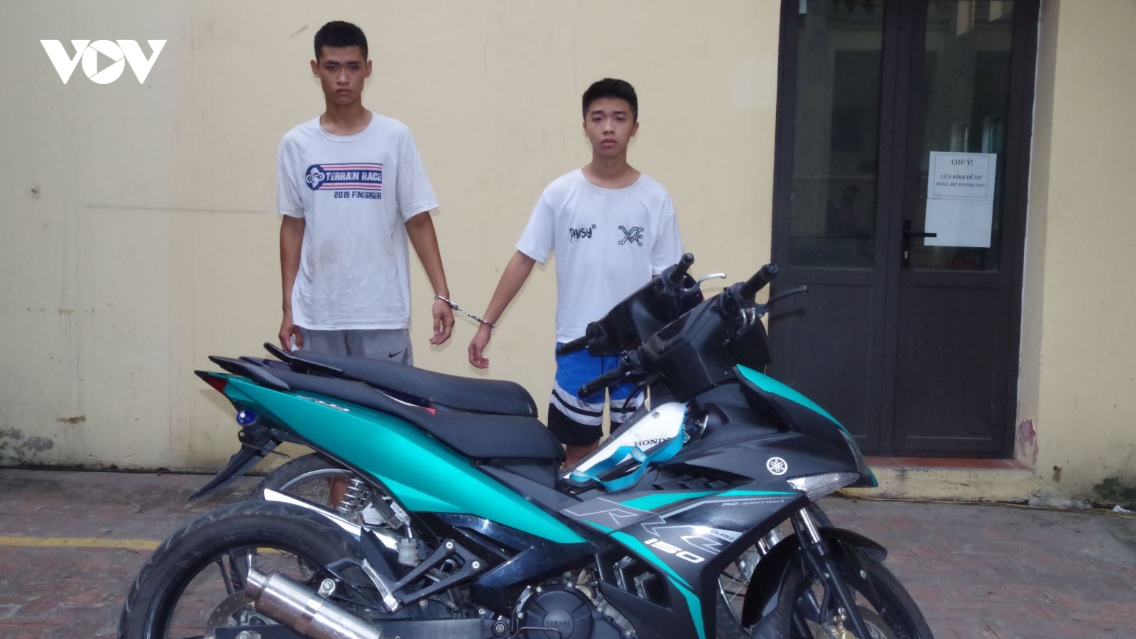 Bắc Ninh bắt 2 đối tượng dùng dao khống chế cướp tài sản sau 48h gây án