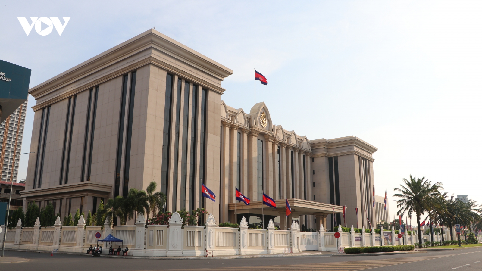 Campuchia dừng tuyển dụng để tập trung chống Covid-19