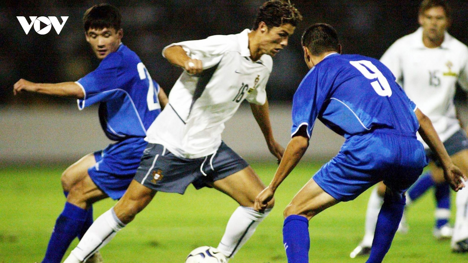Ngày này năm xưa: Ronaldo ra mắt ĐT Bồ Đào Nha