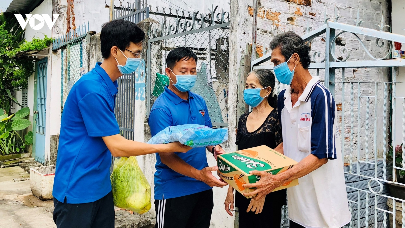 Một chủ doanh nghiệp chi 700 triệu đồng thu mua nông sản làm từ thiện trong đại dịch