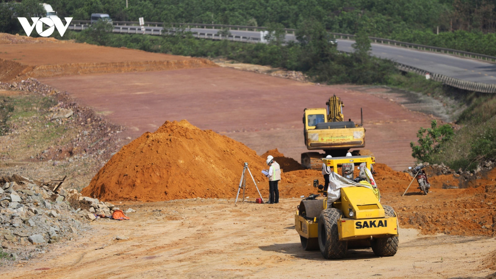 Dịch COVID-19 “tàn phá”, thi công cao tốc Bắc – Nam gặp khó