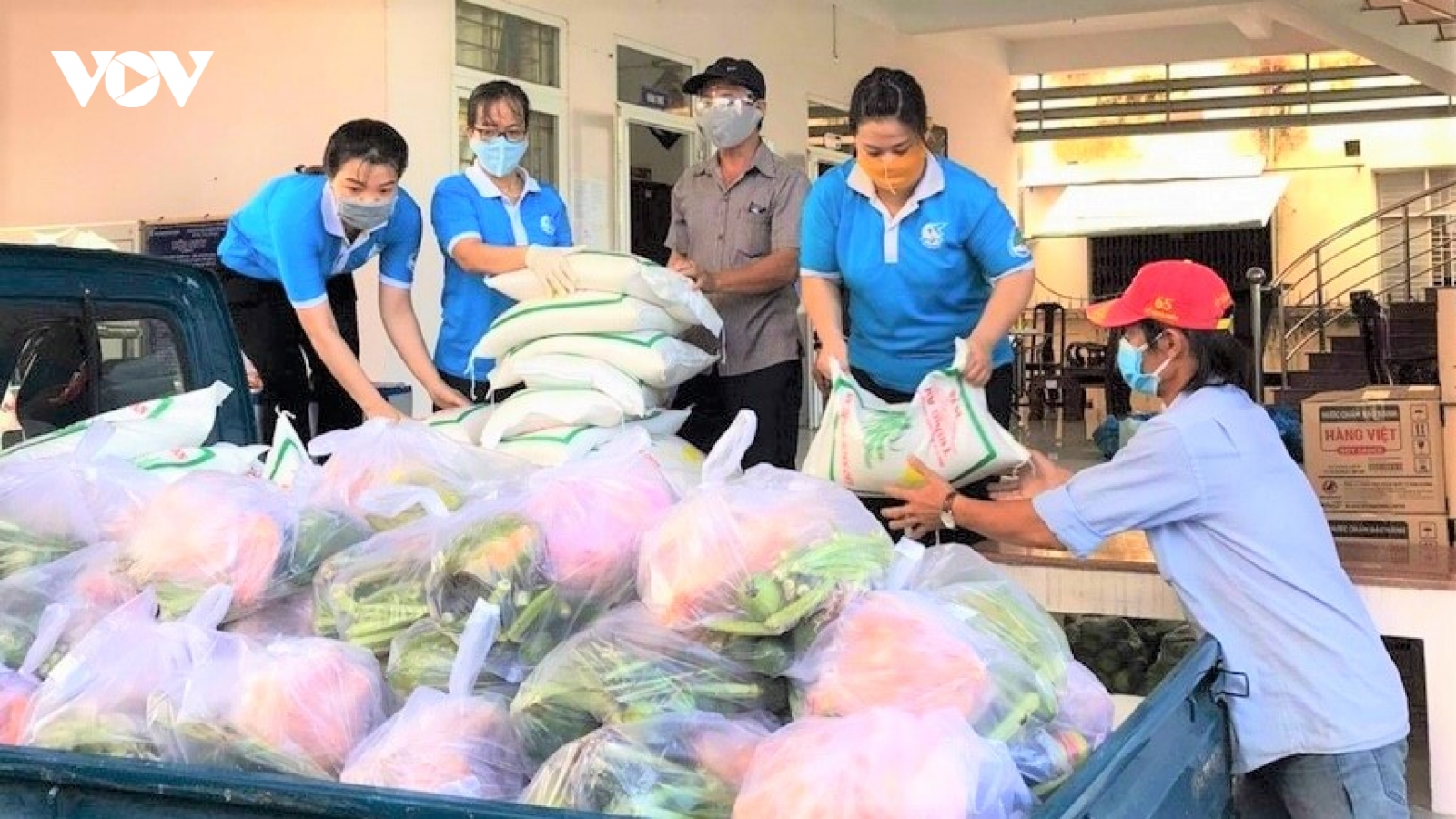 Trao hàng ngàn phần quà “siêu thị 0 đồng, bếp ăn 0 đồng” đến người khó khăn ở Cần Thơ
