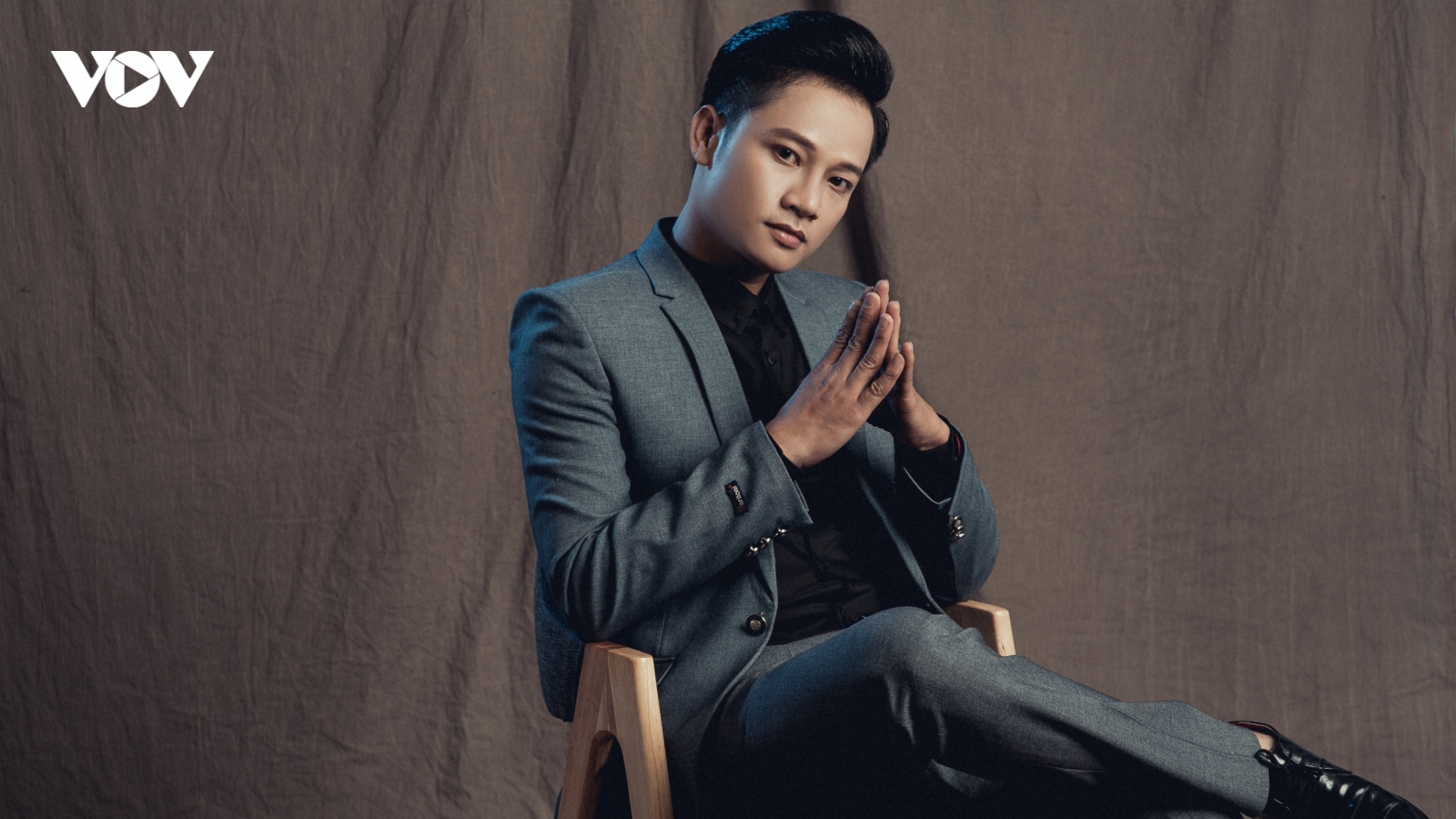 Bản ballad buồn "lụi tim" của Anh Quân Idol vừa ra mắt đã được chia sẻ rầm rộ