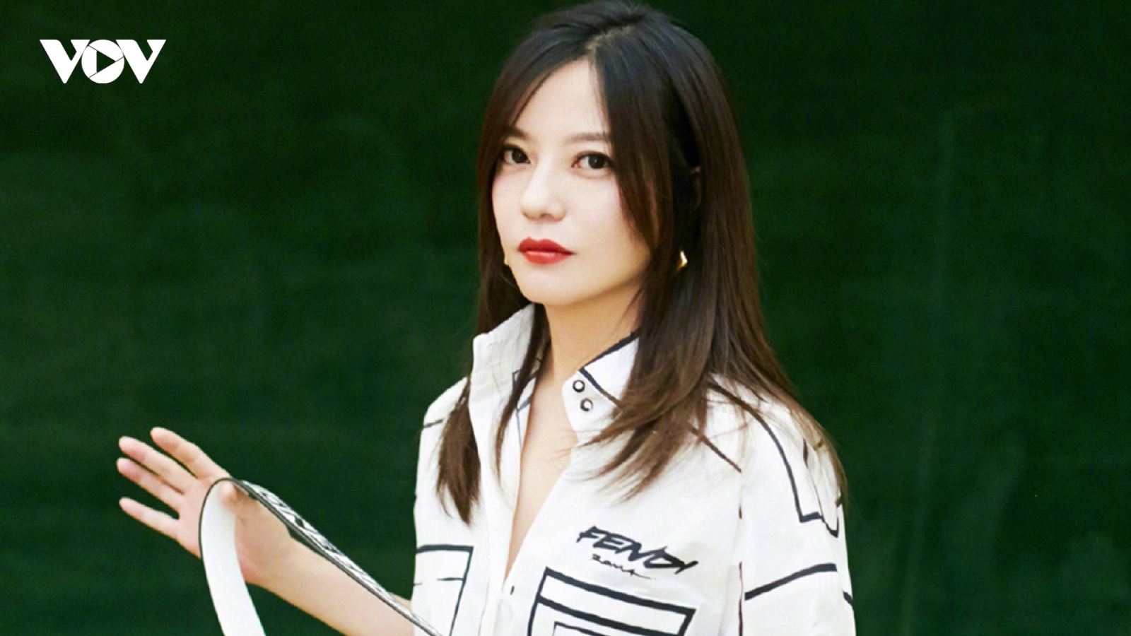 Triệu Vy có động thái lạ giữa bão scandal