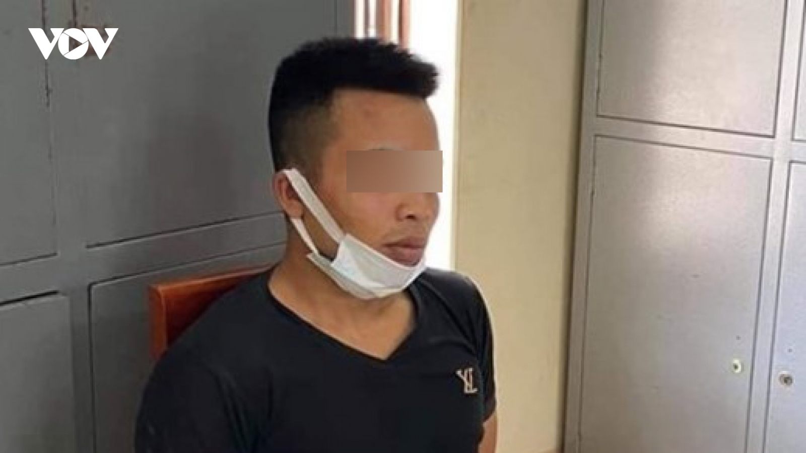 Bị tạm giữ ô tô, tài xế đột nhập trạm cảnh sát giao thông để lấy trộm xe