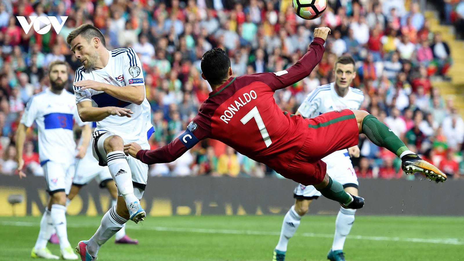 Ngày này năm xưa: Ronaldo làm nên lịch sử ở ĐT Bồ Đào Nha