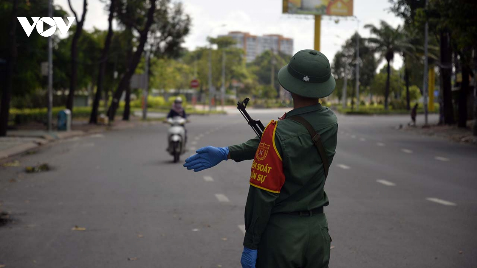 Ảnh: Đường phố TP.HCM vắng hoe trong ngày đầu thực hiện “Ai ở đâu, ở yên đó”