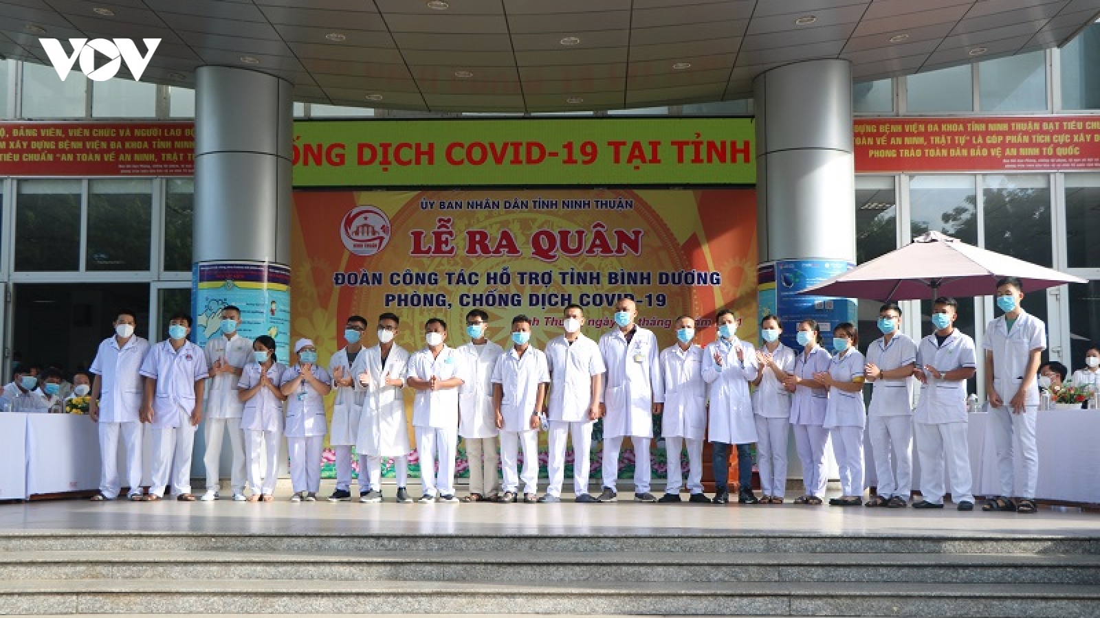 Đoàn y bác sĩ Ninh Thuận lên đường hỗ trợ Bình Dương chống dịch