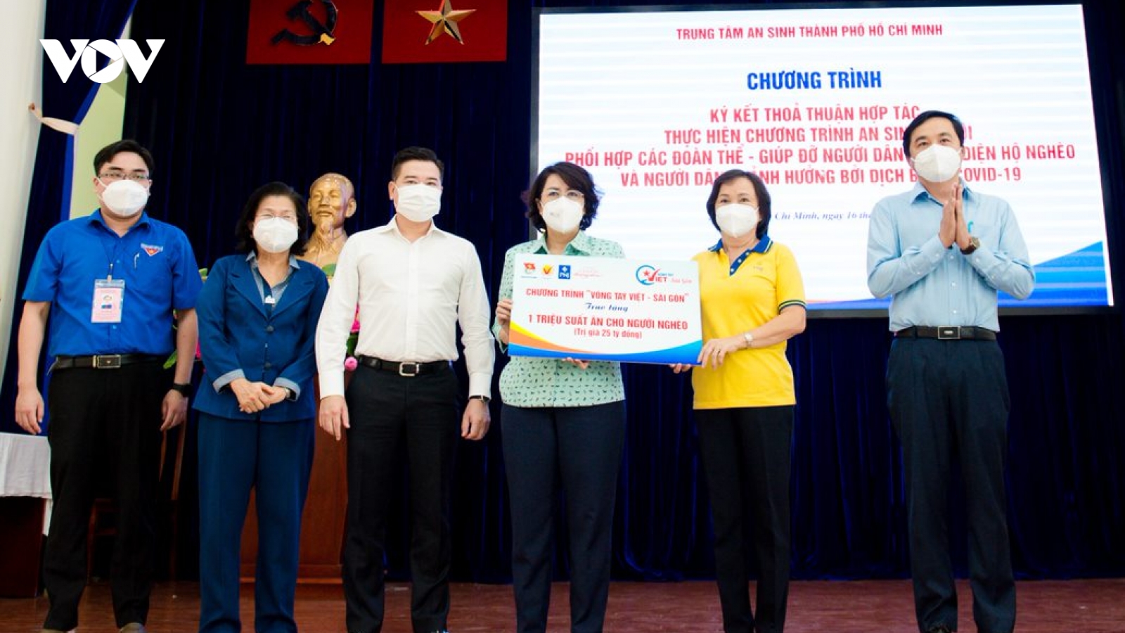 Tập đoàn Hưng Thịnh tiếp tục ủng hộ 10 tỷ hỗ trợ quỹ suất ăn cho người nghèo