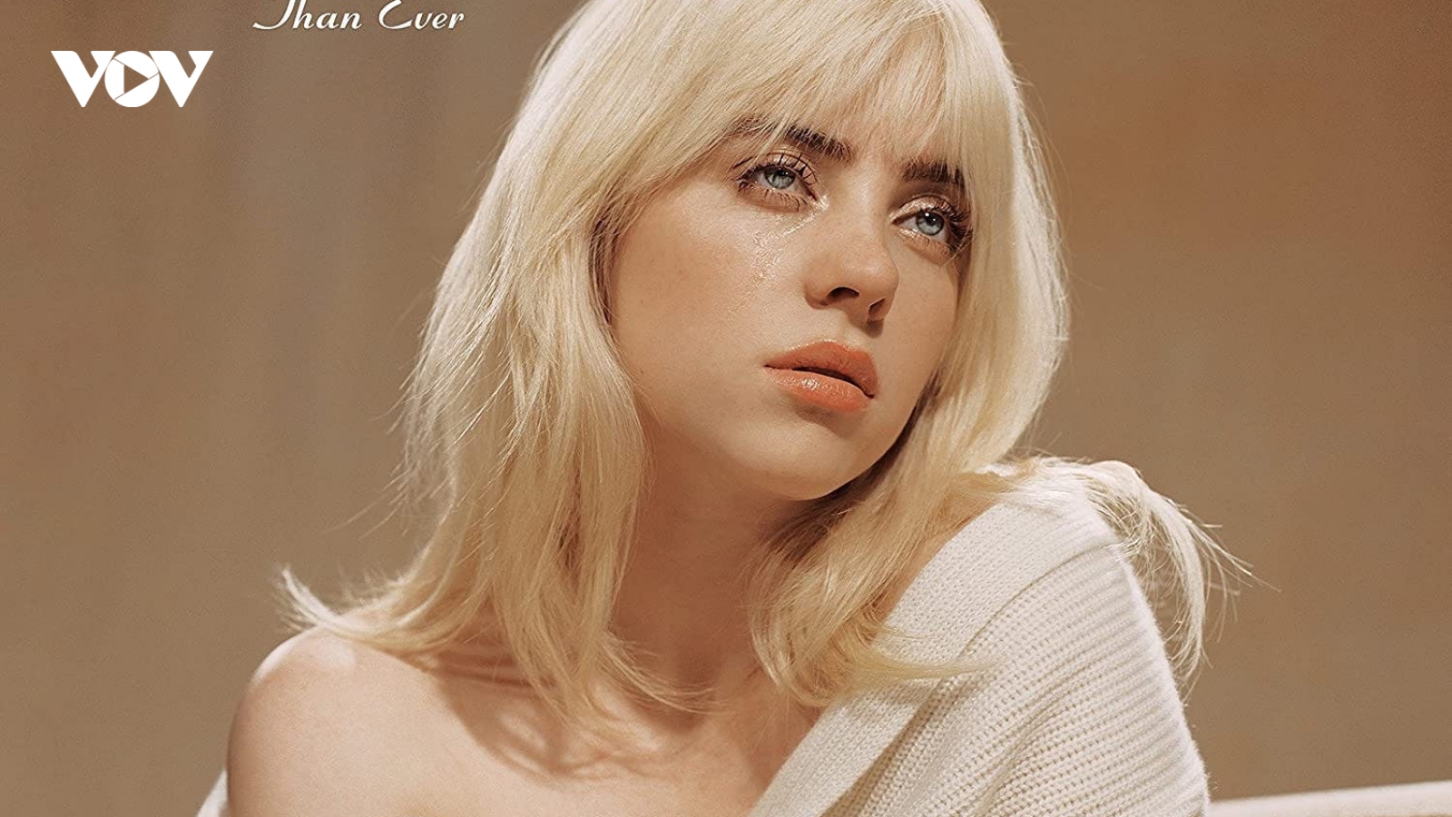 Billie Eilish trải lòng về cái giá của sự nổi tiếng trong "Happier than ever"