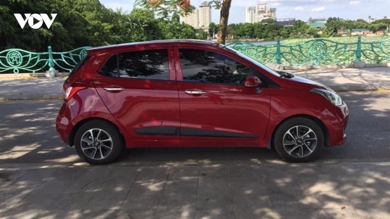 'Treo xe' hàng tháng trời, tài xế Grab ngậm ngùi rao bán xe, lấy tiền trả nợ