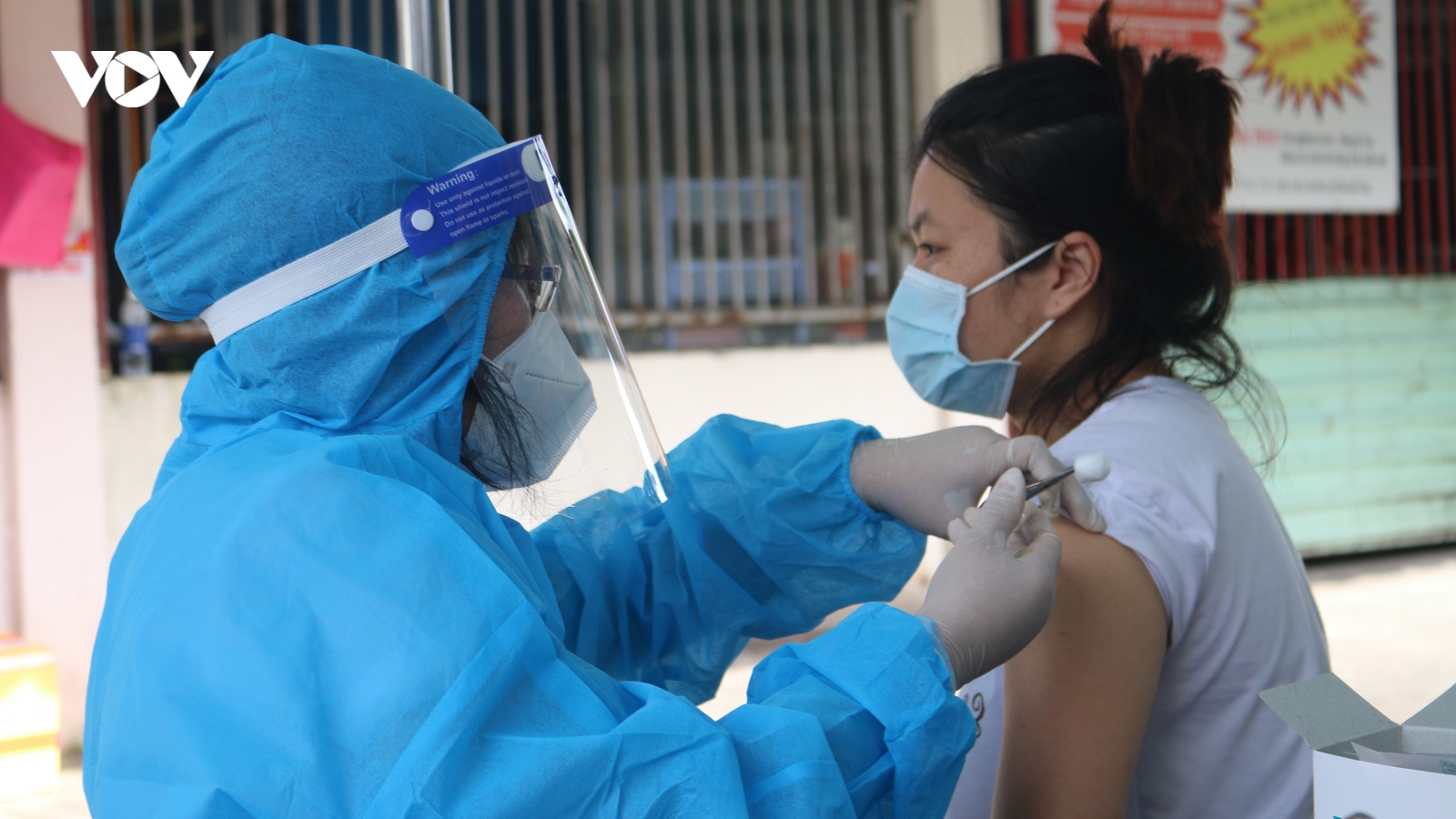 Lưu ý gì với những người có “thẻ xanh” vaccine?