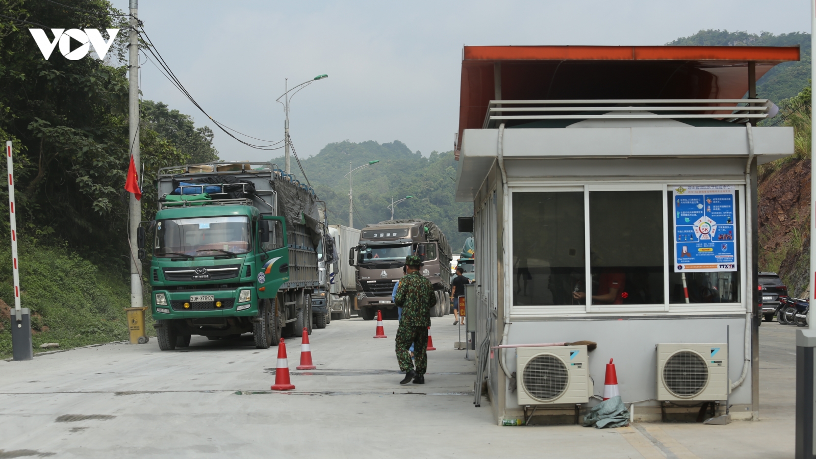 Lạng Sơn khẩn trương xử lý ùn ứ hàng hóa tại cửa khẩu Tân Thanh