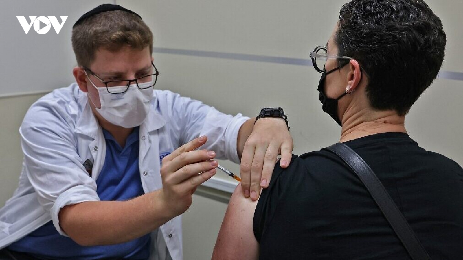 Israel bắt đầu chiến dịch tiêm mũi nhắc lại vaccine Covid-19 cho tất cả người dân