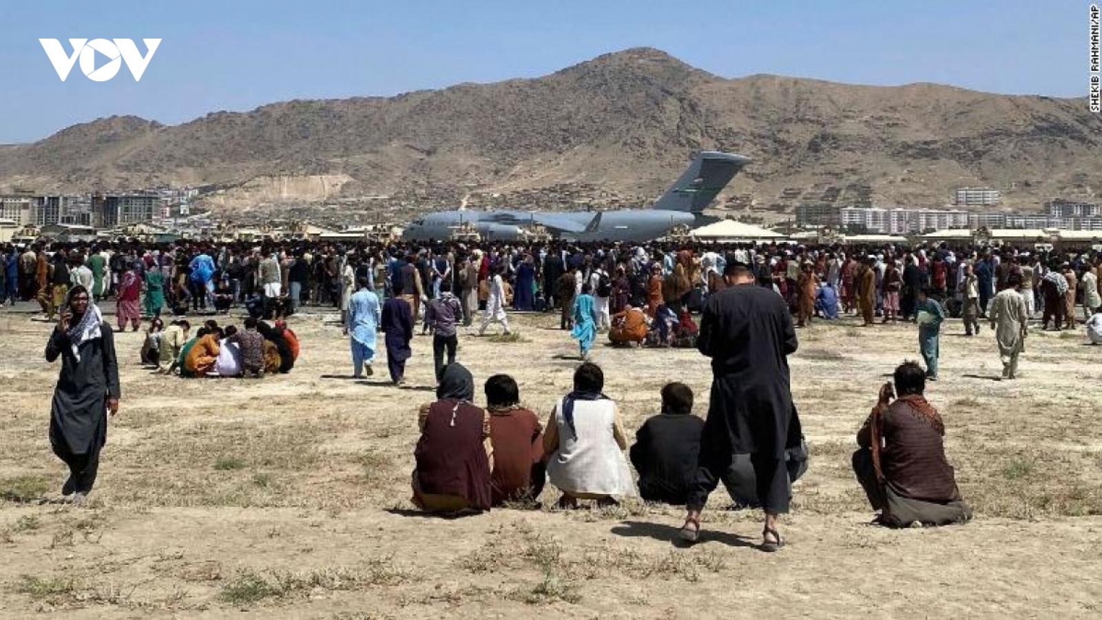 500 tấn hàng viện trợ cho Afghanistan "nằm im" vì sân bay Kabul hỗn loạn