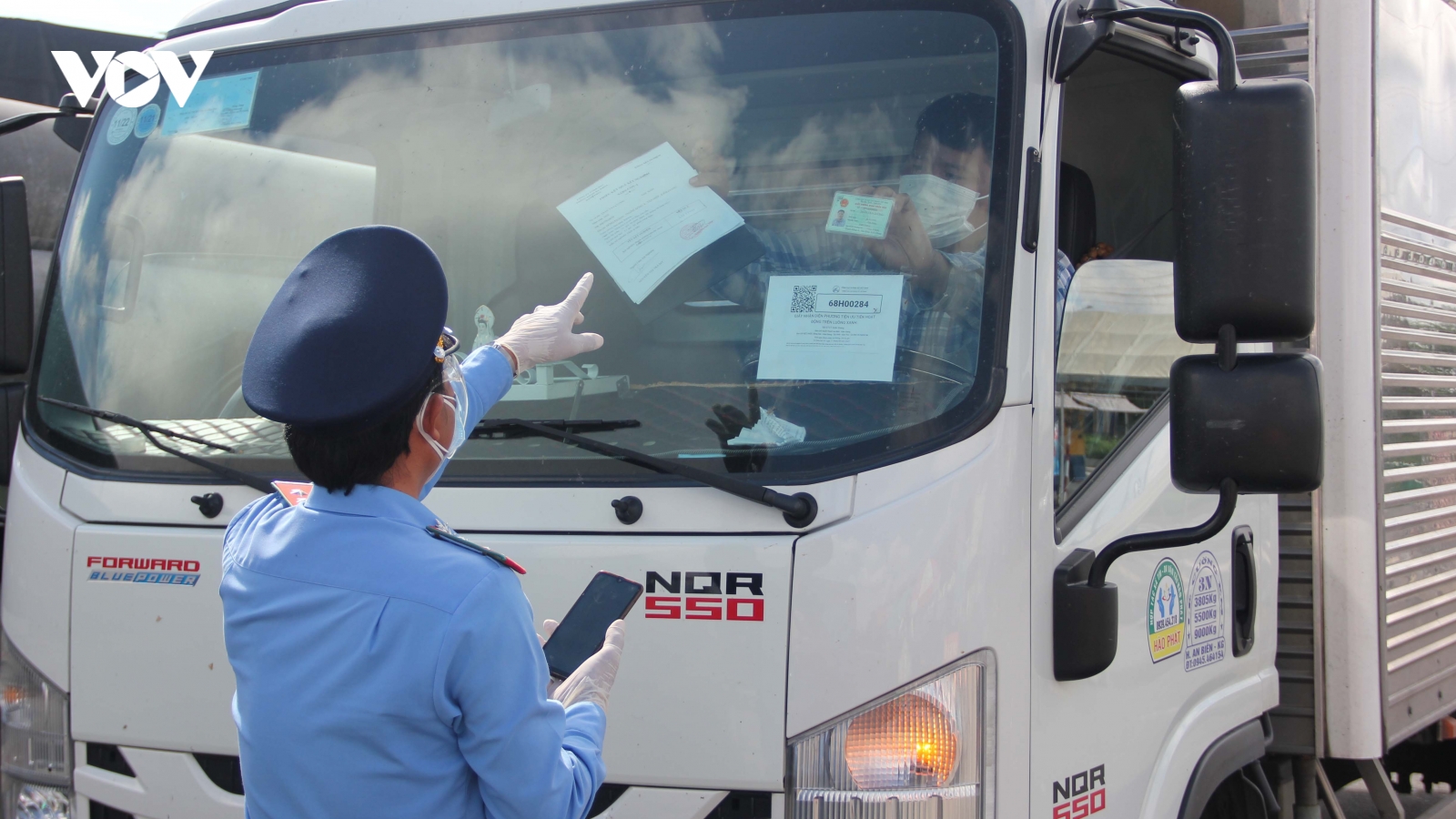 Không đăng ký trước, nhiều xe vận chuyển hàng hóa đến Cần Thơ phải quay đầu