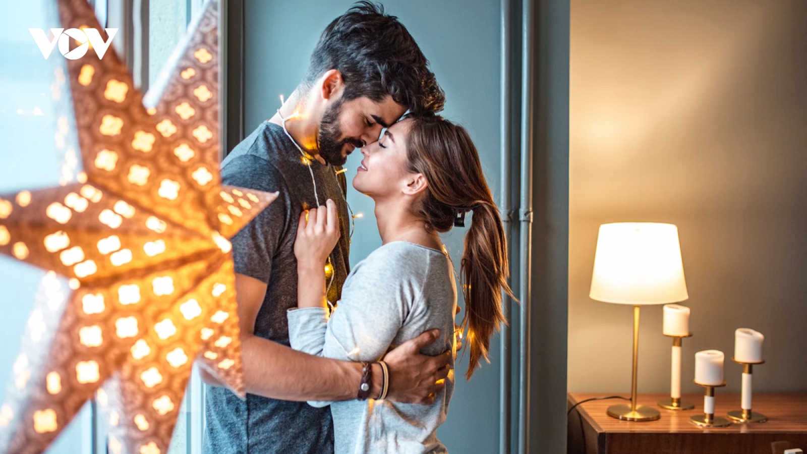 Ý tưởng ngọt ngào và tình cảm cho ngày kỷ niệm tình yêu thời COVID-19