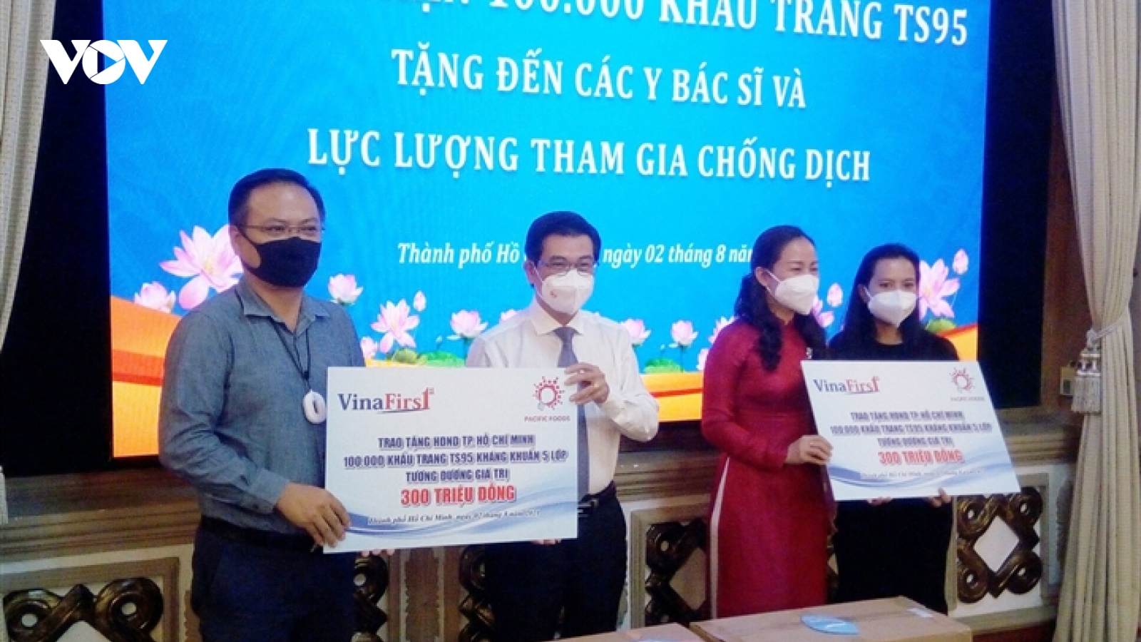 TP.HCM tiếp nhận 100.000 khẩu trang hỗ trợ tuyến đầu chống dịch
