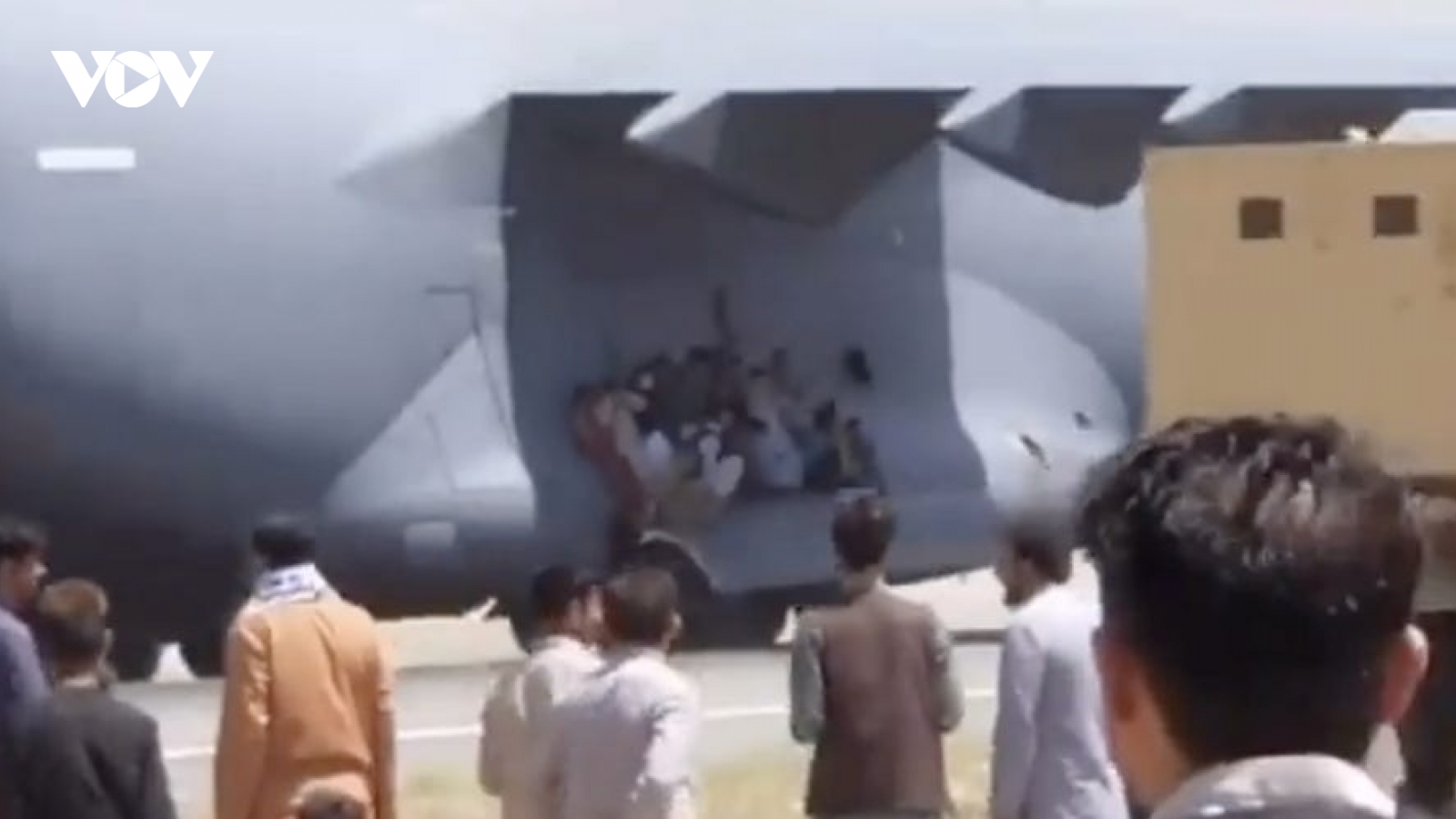Phát hiện thi thể trong càng đáp máy bay Mỹ đưa người di tản khỏi Afghanistan