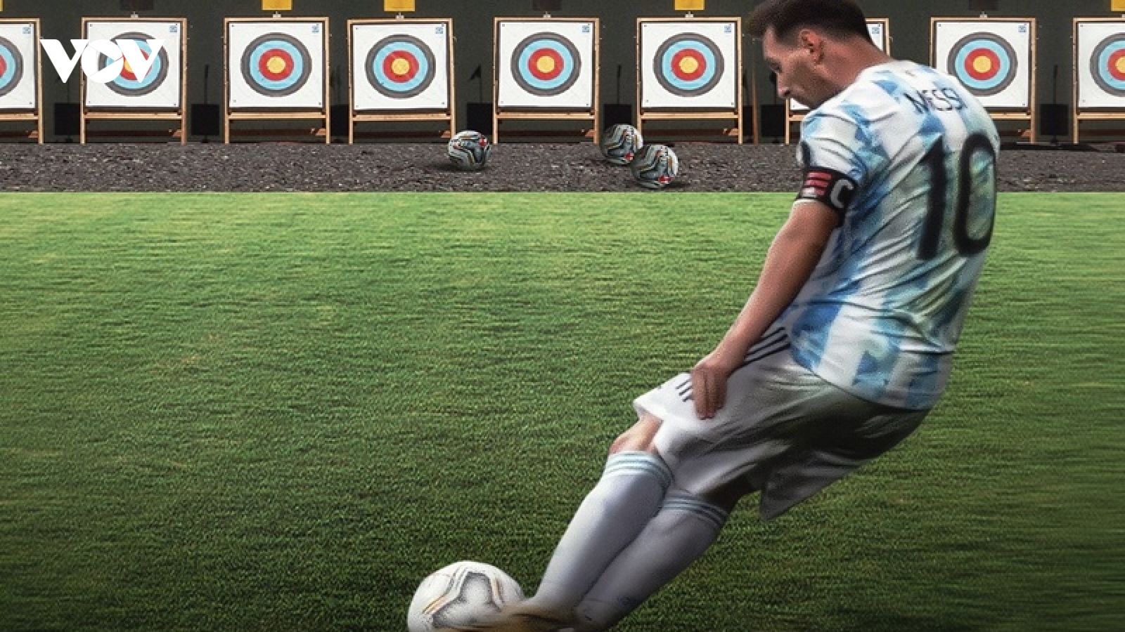 Vũ trụ bóng đá ngược đời: Messi, Ronaldo rủ nhau đi thi Olympic