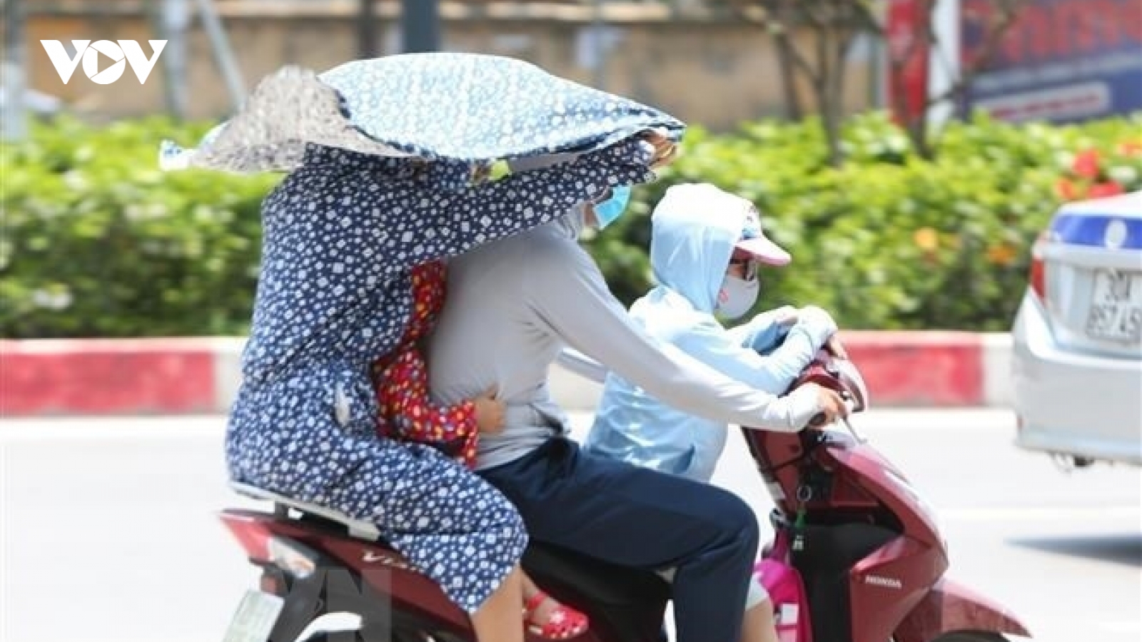 Dự báo thời tiết hôm nay: Ngày nắng nóng gay gắt, chiều tối có mưa giông