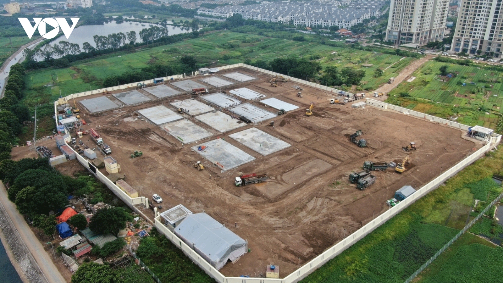 Field hospital for COVID-19 patients takes shape in Hanoi
