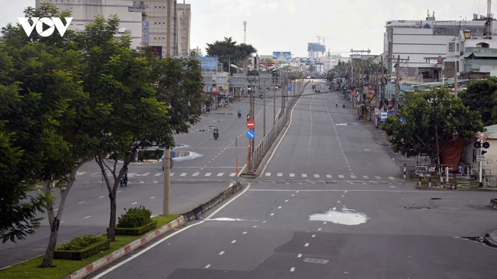  HCM City on the first day of social distancing extension 